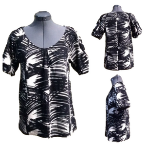 𝅺Michael Kors Black & White Abstract Print Top. Size S